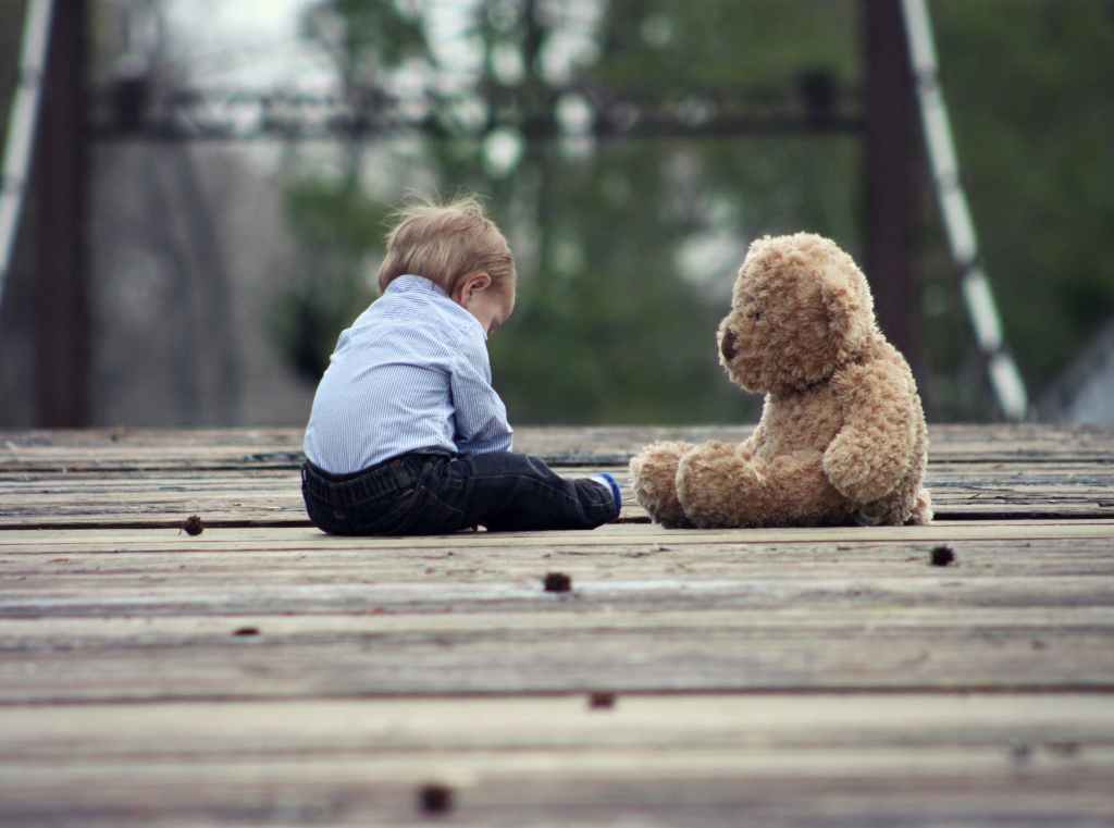Child and teddy bear 